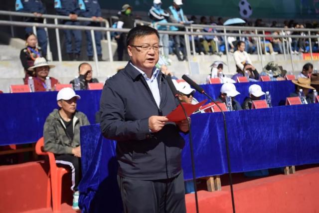 周鹏上半场表现亮眼，攻防两端贡献突出
